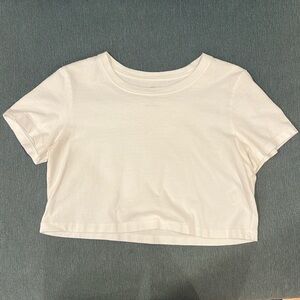 URBAN OUTFITTERS cropped white t-shirt